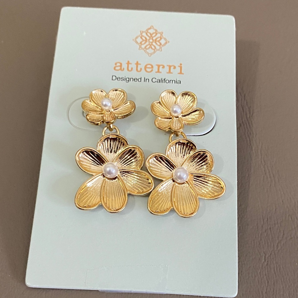 ATTERI Gold Flower Earrings